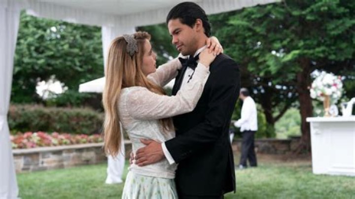 'Up Here' Review: Mae Whitman and Carlos Valdes Rise Above a Middling Musical Rom-Com