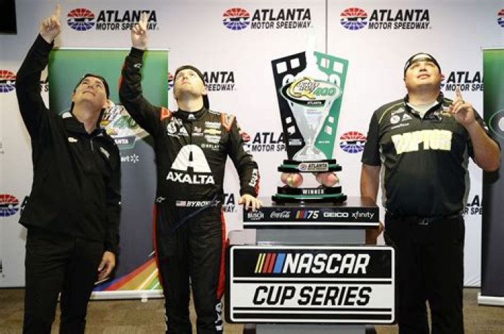 5 NASCAR drivers with most consecutive wins in history