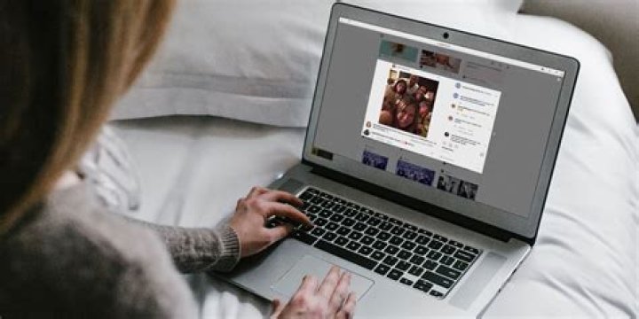 5 Sites Where Famous Celebrities Reveal Their Other Side