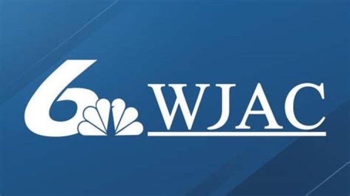 6 News Meteorologist Tony Martin reads to local students