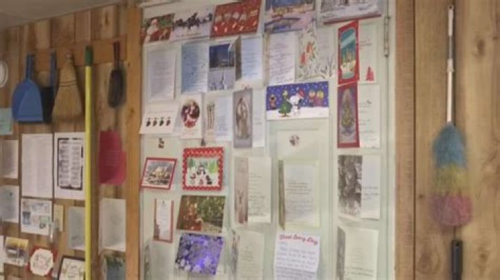 93-year-old veteran receives more than 400 Christmas cards after making Facebook post