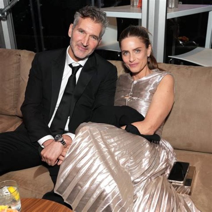 A Deep Dive Into Amanda Peet's Relationship Journey