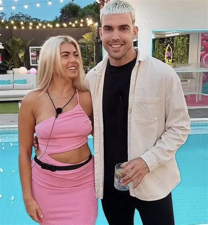 Aaron Waters' Girlfriends: A Deep Dive Into His Romantic Life