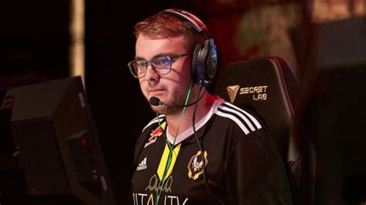 ALEX leaves Vitality CSGO team due to 