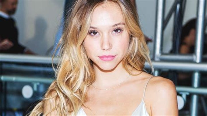 Alexis Ren Vermögen