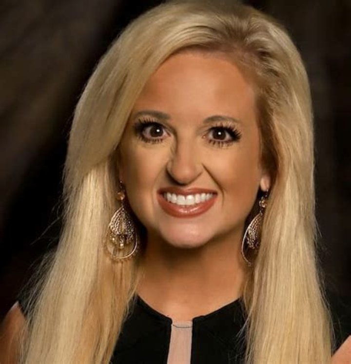 Alissa Carlson Bio, Age, Height, Husband, Salary, Net Worth, KCAL9