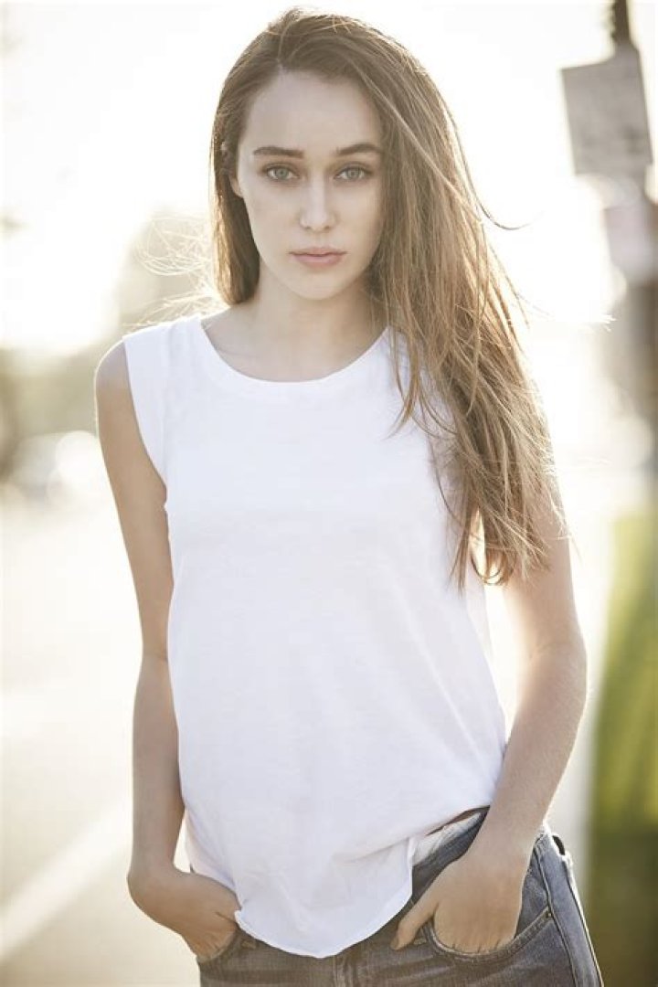Alycia Debnam-Carey Biography