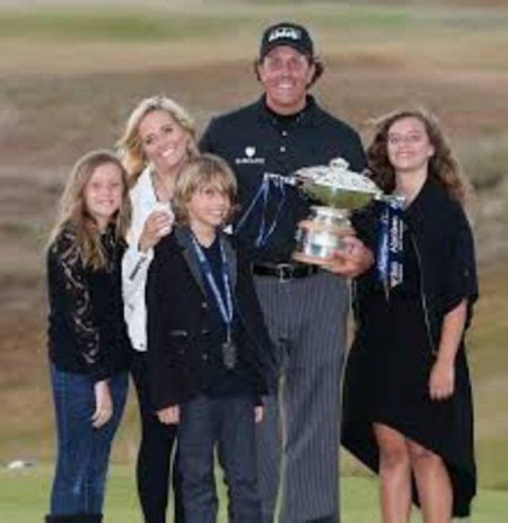 Amanda Brynn Mickelson Biography