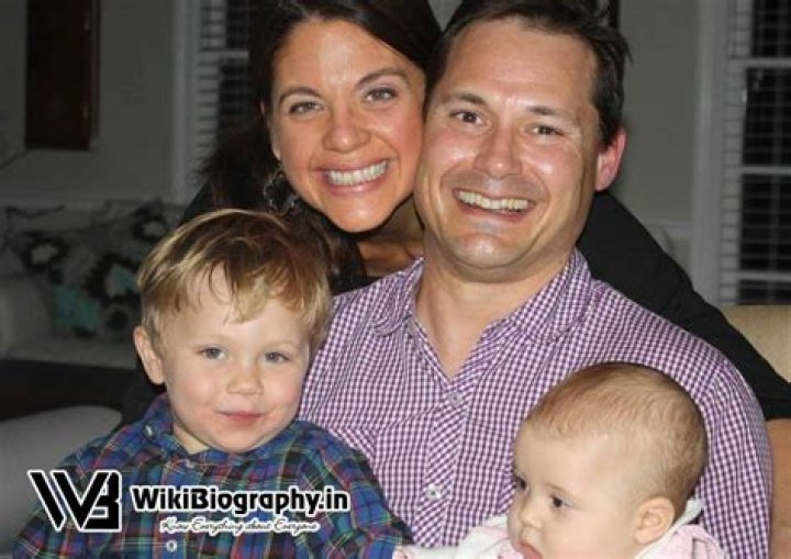 Amanda Doyle: Wiki, Bio, Age, Glennon Doyle, Family, Net Worth