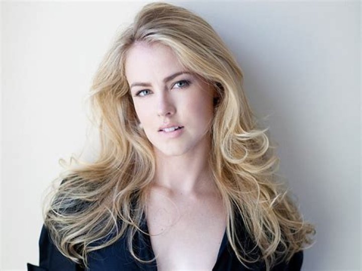 Amanda Schull Biography