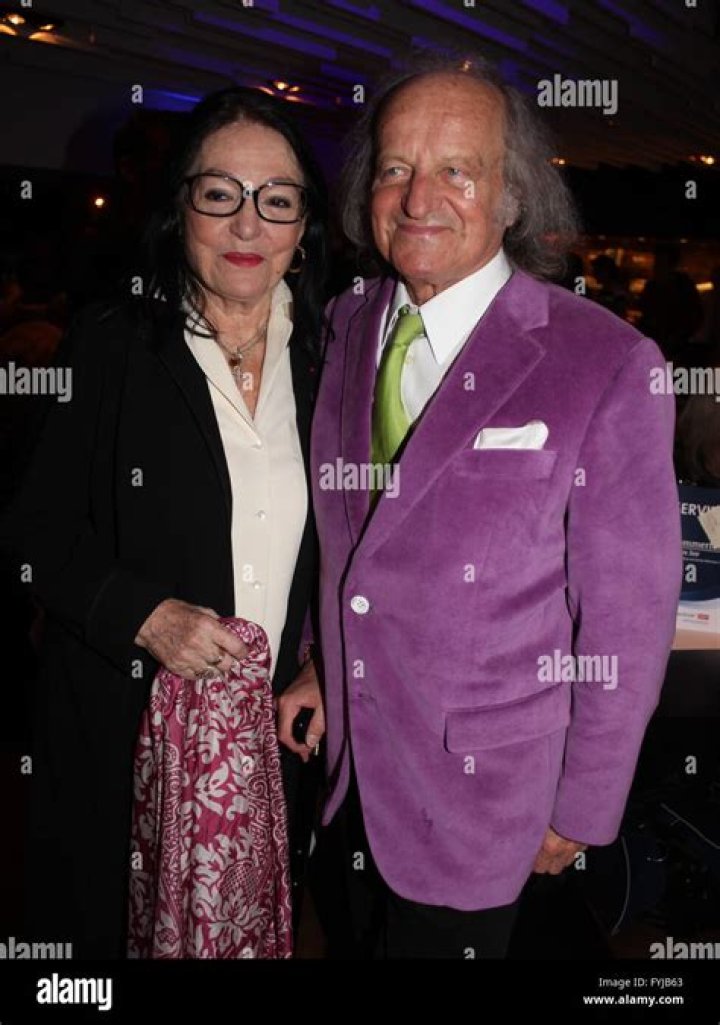 André Chapelle: Inside the Life of Nana Mouskouri's Husband.