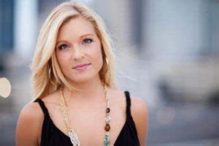 Anna Kooiman - Bio, Net Worth, Height