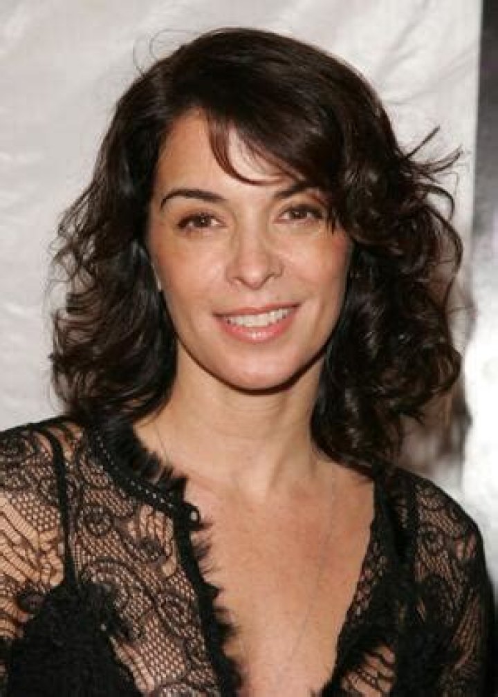 Annabella Sciorra Biography