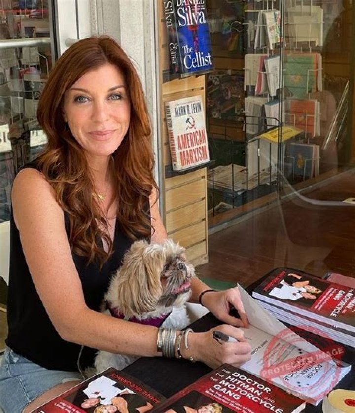 Annie McCormick Married【 Wikipedia Bio 】Husband, Age, Book Wiki
