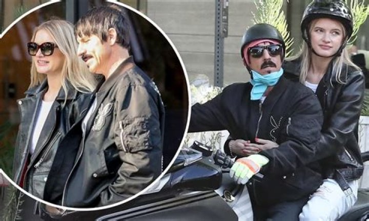 Anthony Kiedis Girlfriend Age 19: Exploring The Relationship And Its Dynamics
