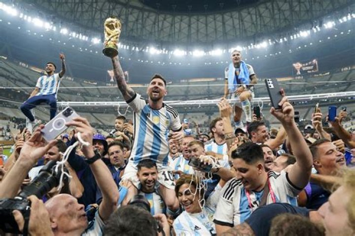 ARGENTINA ARE WORLD CUP CHAMPIONS! Lionel Messi lifts the trophy!