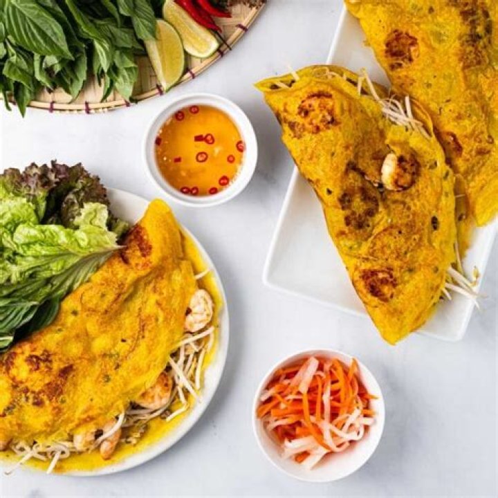 Asian recipe: Vietnamese crepes with pickled carrot