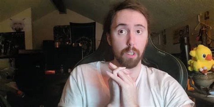 Asmongold breaks down on Twitch after getting perfect Christmas gift