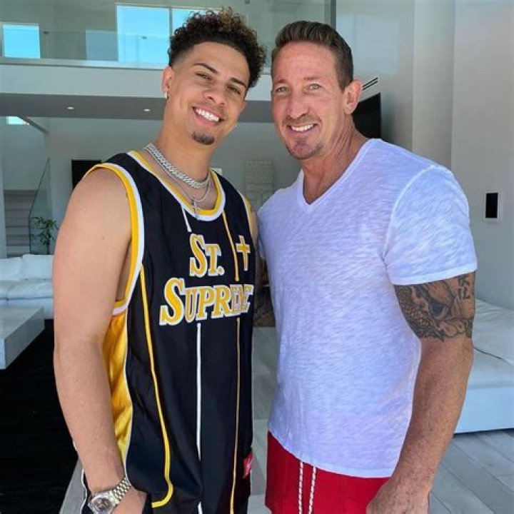 Austin McBroom - Bio, Net Worth, Height