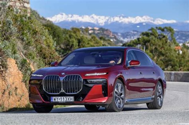 BMW launches new 7 Series in style with grand gala dinner