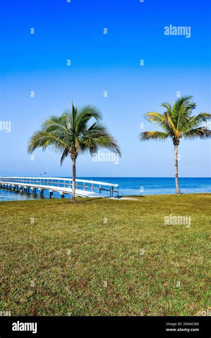 	Bokeelia: Heaven near harbor on charming Pine Island	