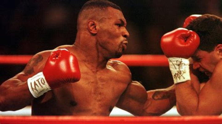 	BOXING TYSON LEAVES VANCOUVER, AFTER COZY VISIT WITH GIVENS	