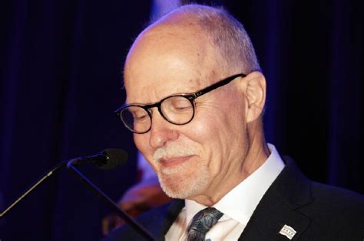 	Brandon Johnson gana la elección de alcalde de Chicago; Paul Vallas concede	