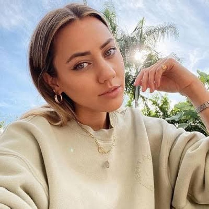 Cammie Scott Biography
