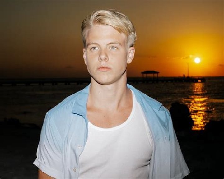 Carson Lueders Biography