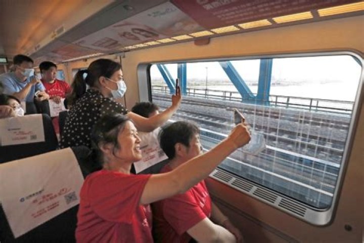China estimates 108 mln railway trips during holiday travel rush - Xinhua