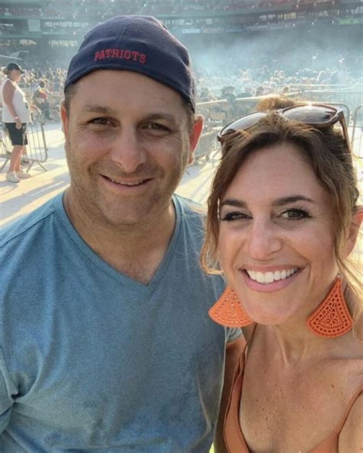 Cindy Fitzgibbon is married without divorce issues but who is her secret husband? Know her affairs