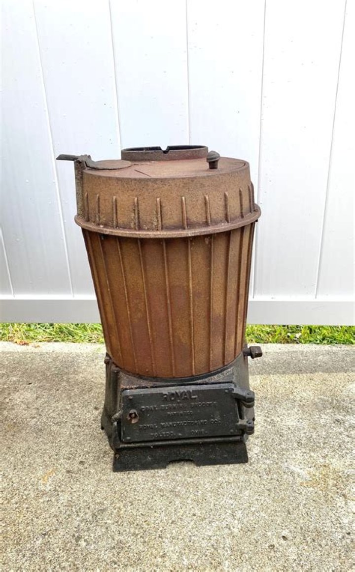 Clark's Cast Iron Oil
– Laurel Mercantile