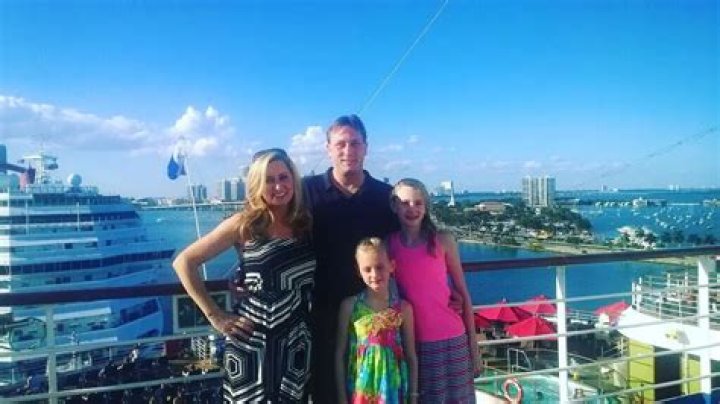 Colleen Kelly Wikipedia【 Family Travel 】Husband, Daughters, Age, Bio
