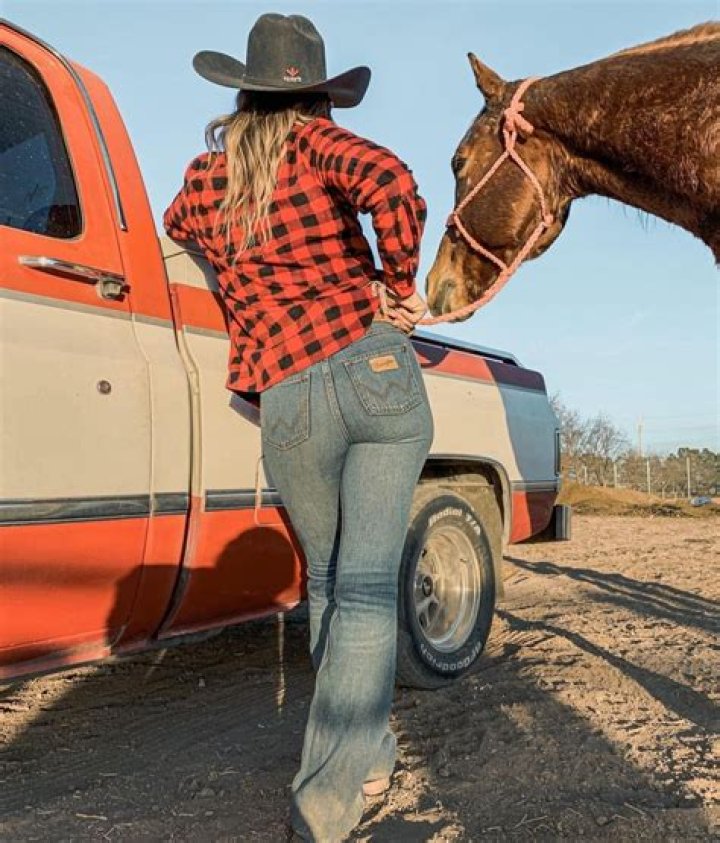 Cowgirl Pickup Lines: The Perfect Way To Lasso Love