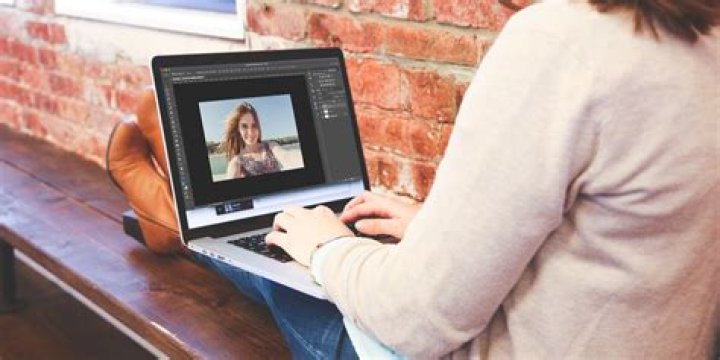 Create a Professional Profile Picture Using Photoshop and a Selfie