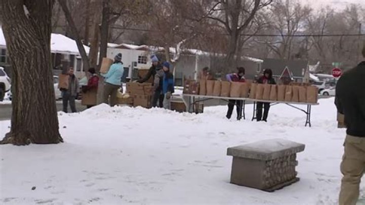 Crossroads Urban Center gives away 650 Christmas dinners