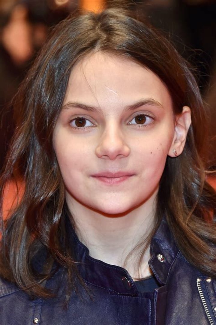 Dafne Keen Biography