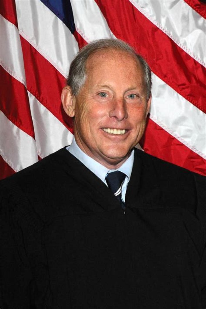 	Dale Ross, former Broward chief judge, announces retirement	