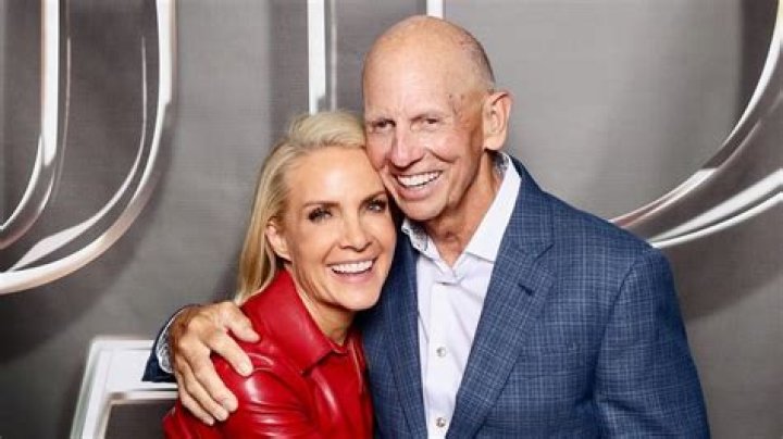 Dana Perino and Peter McMahon romance stories. Did Dana had plastic surgery?