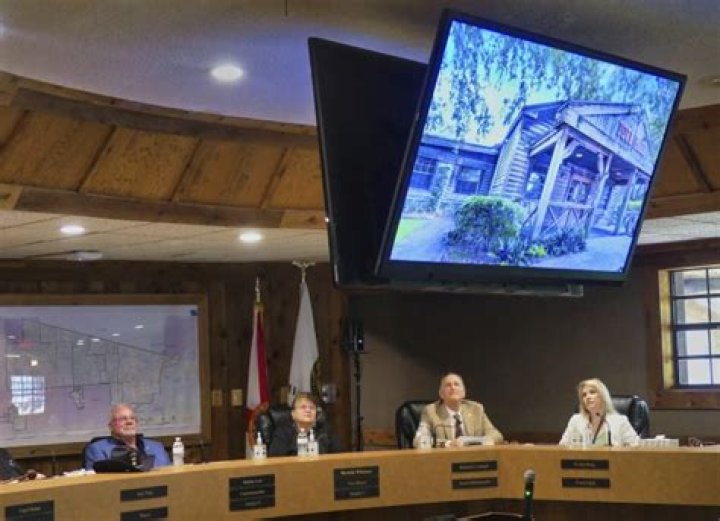 	Davie Town Hall closing out ceremony | PHOTOS	