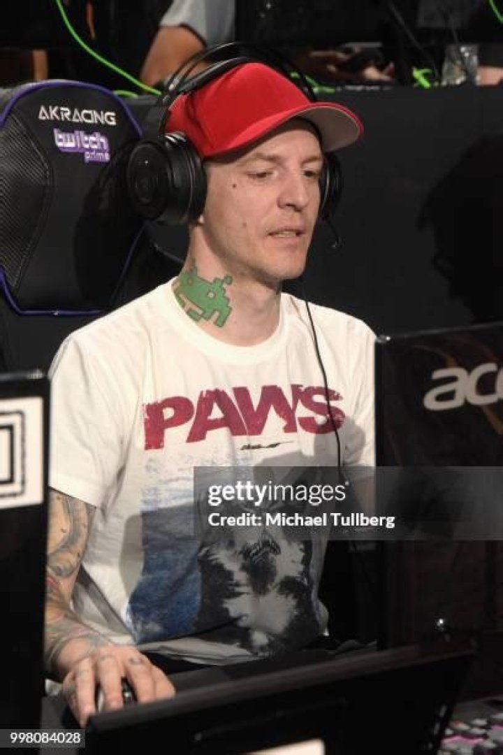 Deadmau5 Gets a PUBG Frying Pan Tattoo