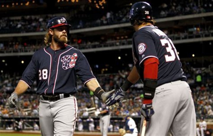 Did Mike Morse once hit a dinger without his bat?