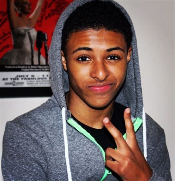 DIGGY SIMMONS REVEALS ALBUM TITLE