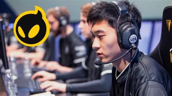 Dignitas League of Legends player Biofrost comes out as gay
