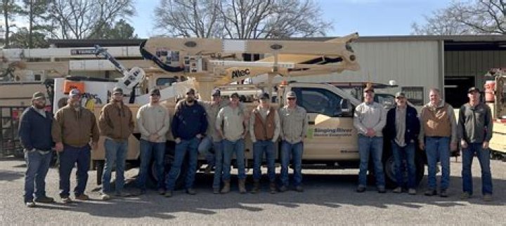 Dixie Electric sends line crew to Florida | Local News