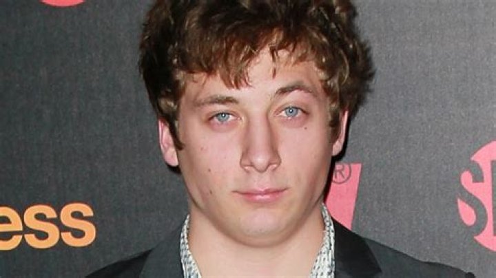 Does Jeremy Allen White Have A Scar On Back? Surgery Details