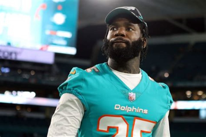 Dolphins star Xavien Howard issues statement over being sued for assault and battery by mother of his children