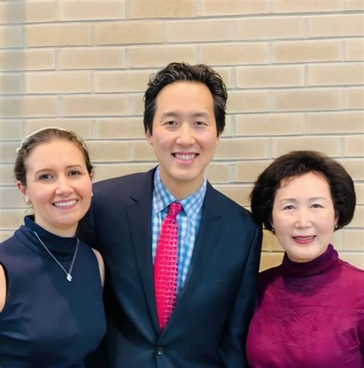 Dr Anthony Youn Age, Wife, Daughter Son, Family【 Wikipedia 】Bio