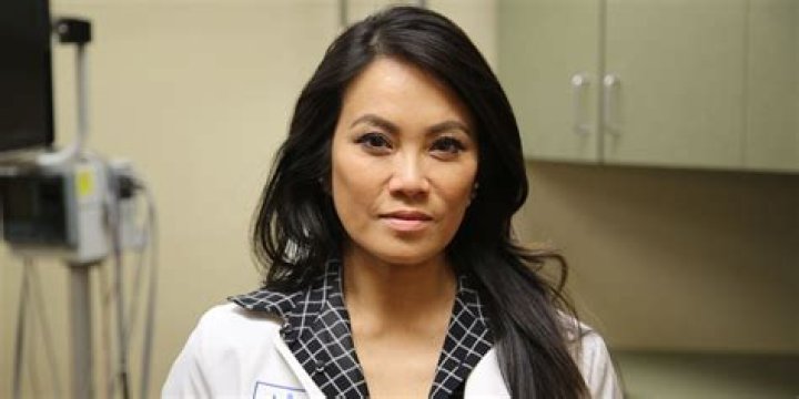 Dr. Sandra Lee (Dr. Pimple Popper) Bio, Age, Husband, Children, and Net Worth