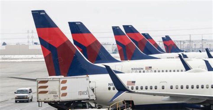 Drunk Delta Airlines passenger downs 11 drinks, sexually assaults minor and her mom on 9-hour flight: lawsuit
